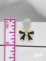 BOW TO THE NIGHT - GOLDEN AND BLACK EMBELLISHED EARRINGS