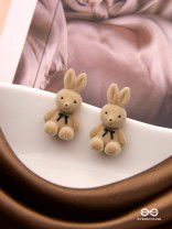 MY FLUFFY BUNNY - VELVET STUD EARRINGS