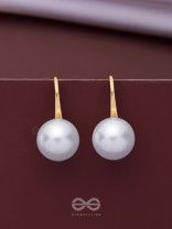 THE GROOVY PEARL - GOLDEN EMBELLISHED EARRINGS