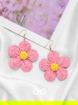 THE FLOWER POWER - STATEMENT WOVEN EARRINGS (PINK)