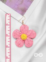 THE FLOWER POWER - STATEMENT WOVEN EARRINGS (PINK)