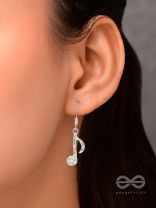 THE MUSICAL NOTES - SILVER SPARKLING EARRINGS