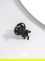 A MAJESTIC PROWL - STATEMENT BLACK RING (ADJUSTABLE)