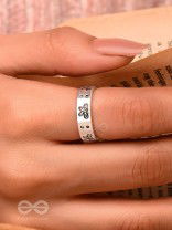 BUTTERFLY FLINGS - SILVER RING (ADJUSTABLE)