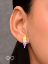 SCOOP 'N SPARKLE - GOLDEN EMBELLISHED STUD EARRINGS