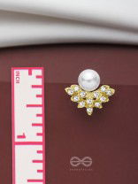 PEARLS IN PARADISE - GOLDEN EMBELLISHED EARRINGS