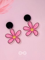 LITTLE ARTIST LILY - CASUAL ACRYLIC EARRINGS (PINK)