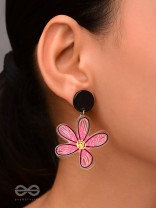 LITTLE ARTIST LILY - CASUAL ACRYLIC EARRINGS (PINK)
