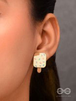 SCOOP 'N SNUGGLE - MISMATCHED ACRYLIC STUD EARRINGS
