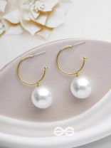 JINGLE BELL RADIANCE - GOLDEN AND WHITE EMBELLISHED PEARL EARRINGS