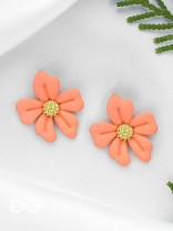 THE FLORAL FLING - GOLDEN AND ORANGE ACRYLIC STUD EARRINGS
