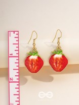 SIZZLING STRAWBERRY SLICES - GOLDEN EMBELLISHED EARRINGS