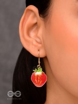 SIZZLING STRAWBERRY SLICES - GOLDEN EMBELLISHED EARRINGS