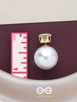 A MYSTIC PEARL - GOLDEN EMBELLISHED EARRINGS (WHITE)