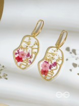Rosie Reflections - Pressed Flower Resin Earrings