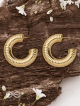 Sunlit Harmony - Statement Golden Earrings