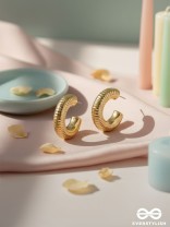 Sunlit Harmony - Statement Golden Earrings