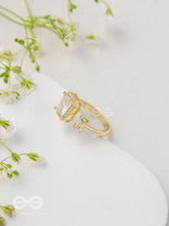 The Elegant Majesty - Golden Cubic Zirconia Ring 