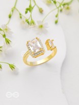 The Elegant Majesty - Golden Cubic Zirconia Ring 