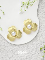 Floral Majesty - Golden Pearl Stud Earrings