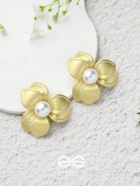 Floral Majesty - Golden Pearl Stud Earrings