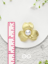 Floral Majesty - Golden Pearl Stud Earrings