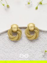 Knotted Elegance - Golden Earrings