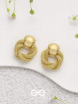 Knotted Elegance - Golden Earrings