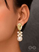 Victorian Pearls - Golden Elegant Earrings
