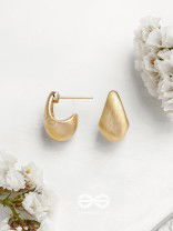 Rare Raindrops - Golden Earrings