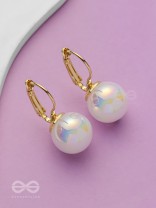 Multichromic Pearls - Holographic Golden Pearl Earrings