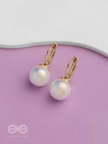 Multichromic Pearls - Holographic Golden Pearl Earrings