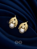 Leafy Curtain - Golden Pearl Stud Earrings