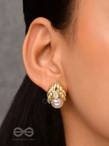 Leafy Curtain - Golden Pearl Stud Earrings