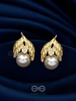 Leafy Curtain - Golden Pearl Stud Earrings