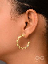 Twisted Curves - Golden Earrings