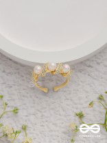 The Twisted Elegance - Cubic Zirconia Golden Ring (Adjustable)