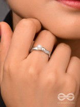 The Pearl Modesty - Silver Ring