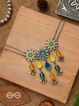 THE SHADES OF EARTH - FLORAL MOTIFS WITH BLUE AND YELLOW STONES