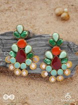 Vikṛtiśīla- Elegant Form-Chunky blue, green, and rust-colored stones with a distinctive golden-silver leaflet design