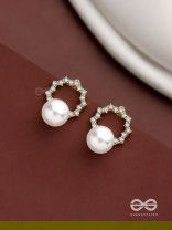 Aura Glow- Elegant Pearl Earrings