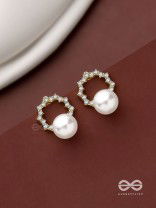 Aura Glow- Elegant Pearl Earrings