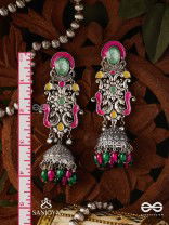 NAVA-SARASA-NEW ESSENCE- OXIDIZED EARRINGS FEATURING PASTEL-COLOURED METALWORK, ADORNED WITH VIBRANT GREEN AND RED BEADS