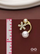 Golden crescent- Pearl studs' golden floral pattern 