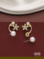 Golden crescent- Pearl studs' golden floral pattern 
