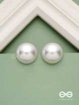Classic serenade- statement white pearl stud 