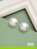 Classic serenade- statement white pearl stud 