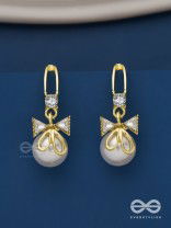 Royal chic-  Golden dangling earrings with crystal and pearl 