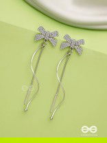 Starry Knots- Dangling Silver Cubic Zirconia Earrings 
