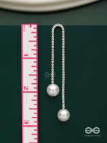New dawn - Dangling crystal earrings with white pearl 